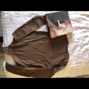 SKIMS - FITS EVERYBODY LONG SLEEVE CREW NECK BODYSUIT